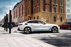 bmw-i4_10