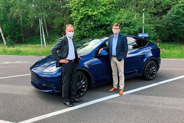 Герберт Дисс, Фрэнк Уэлш, Tesla Model Y