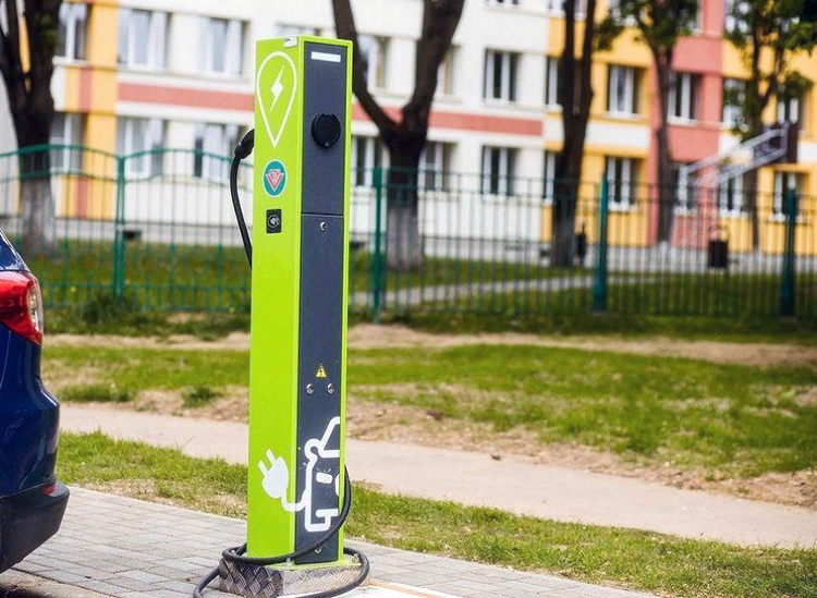 Зарядные станции у метро Пушкинская по ул. Берута, 14