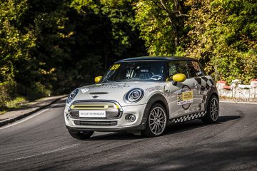 MINI Cooper SE в ралли