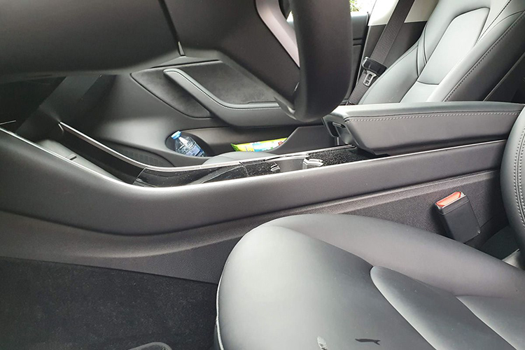Обновленную Tesla Model 3 заметили на улице