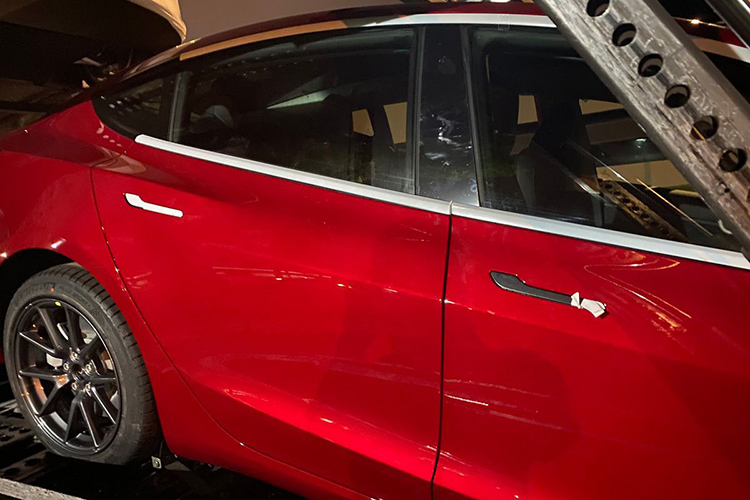 Обновленную Tesla Model 3 заметили на улице