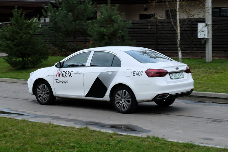 Яндекс.Такси электромобиль Geely