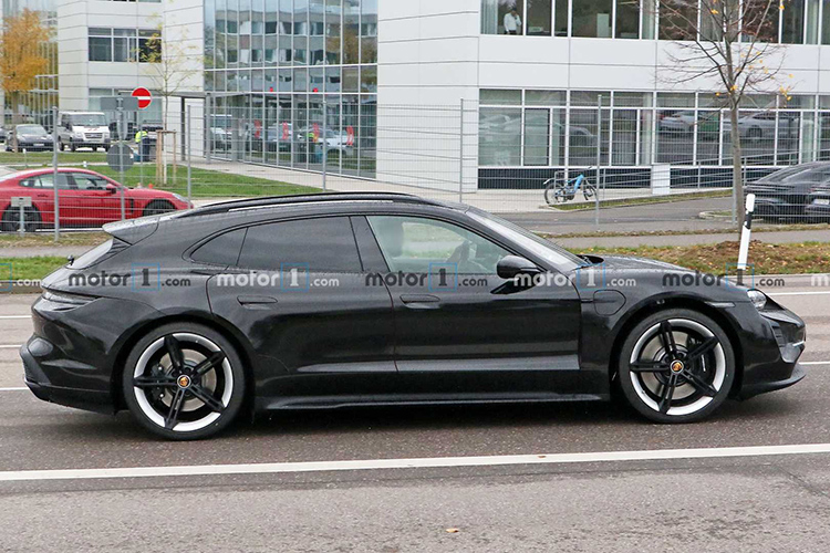 Porsche Taycan Cross Turismo