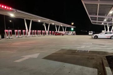 Tesla открыла крупнейшую станцию Supercharger