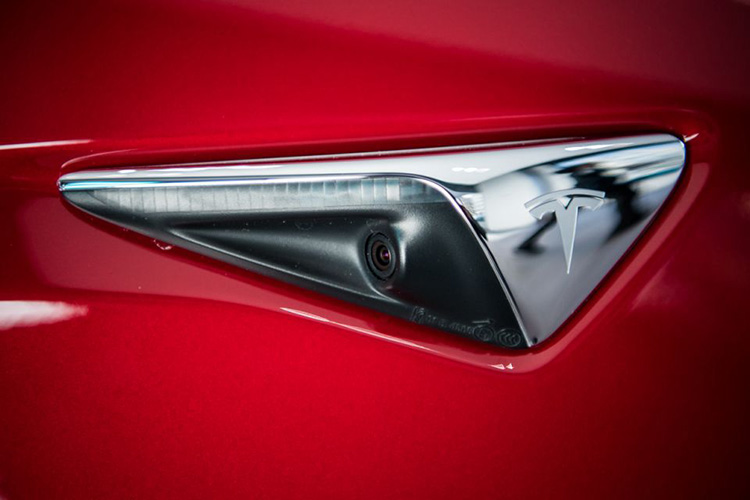 Владельцам Tesla откроют удаленный доступ к камерам «автопилота»