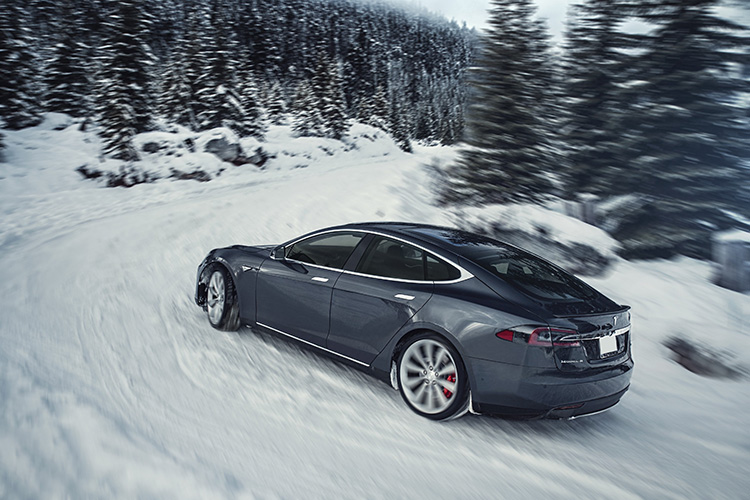 Tesla Model S зимой