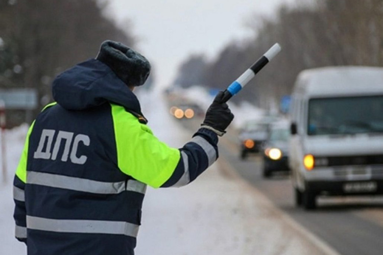 инспектор ДПС с жезлом Беларусь