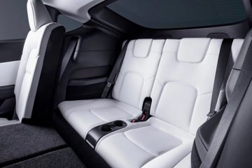третий ряд сидений в Tesla Model Y