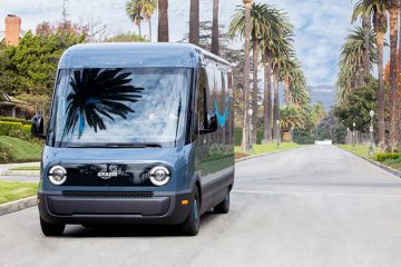 электрофургон Amazon Rivian в Лос-Анджелесе