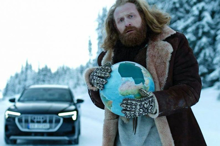 реклама Audi e-tron Кристофер Хивью