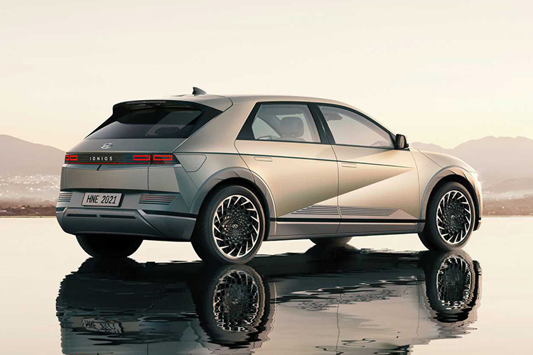 Hyundai Ioniq 5 вид сзади
