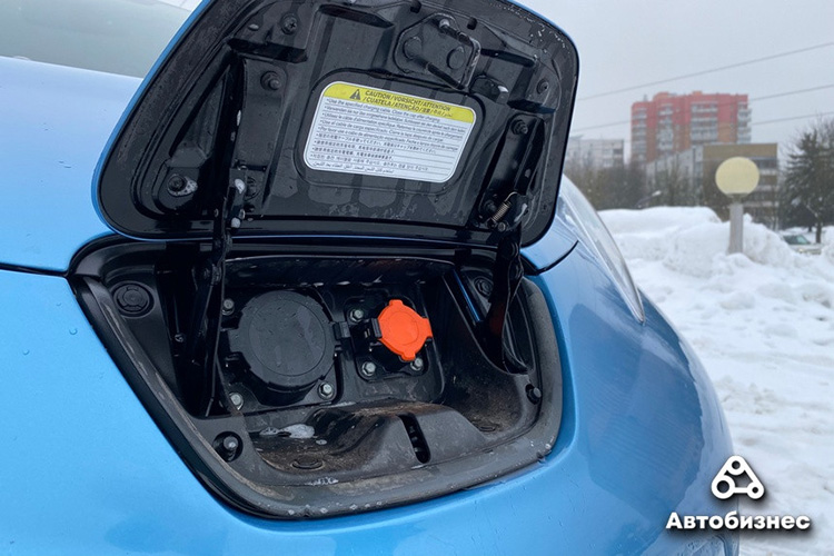 Nissan Leaf 2011 порты зарядки