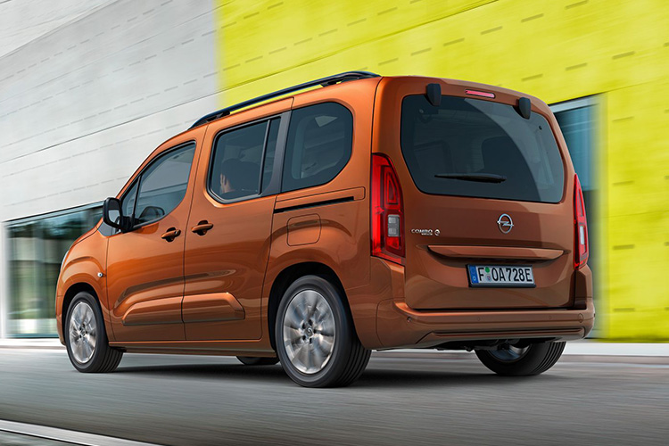 Opel Combo-e Life вид сзади
