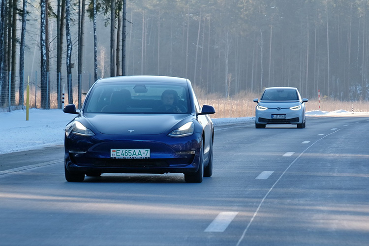 Volkswagen ID.3 и Tesla Model 3 тест-драйв в Беларуси