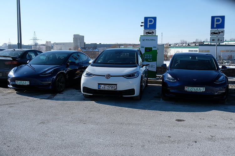 Volkswagen ID.3 и Tesla Model 3 тест-драйв в Беларуси