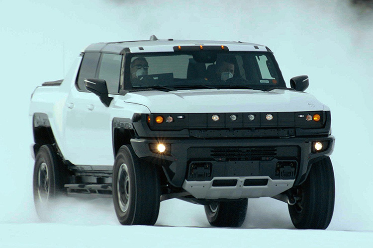 GMC Hummer EV пикап зимние тесты