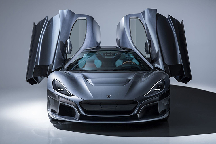 Rimac C_Two вид спереди двери подняты