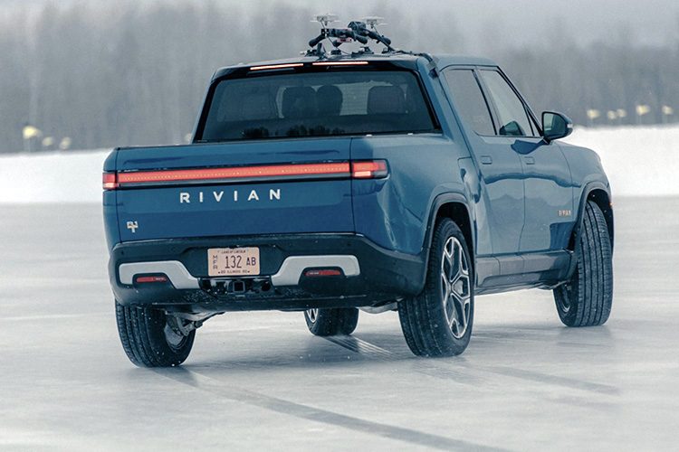 Rivian R1T зимние испытания