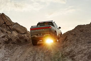 Rivian R1T на горе