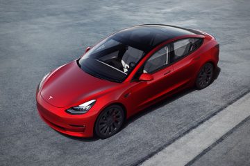 Tesla Model 3 красная вид сверху