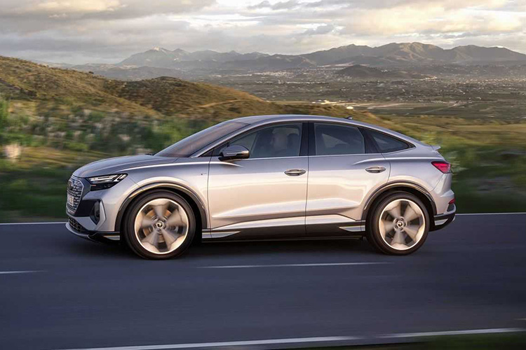 Audi Q4 Sportback e-tron вид сбоку