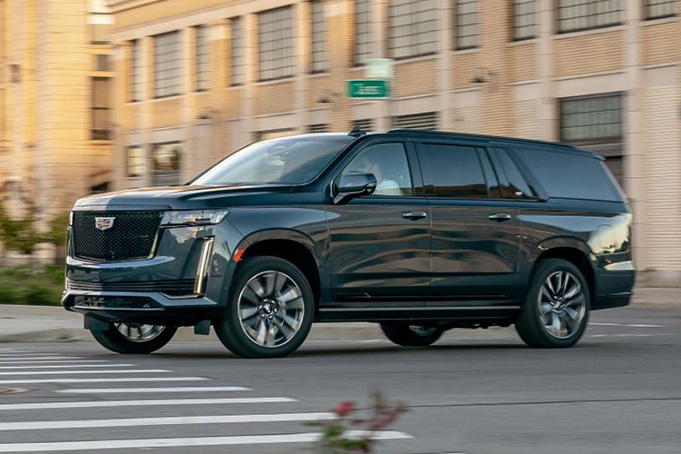 Cadillac Escalade 2021 вид сбоку