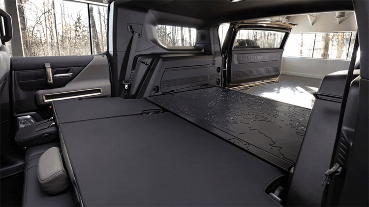 GMC Hummer EV SUV задние сидения и багажник