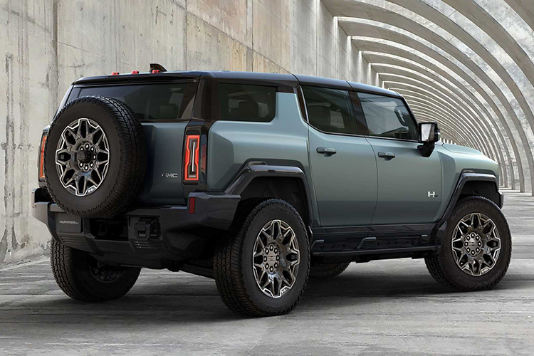 GMC Hummer EV SUV вид сзади