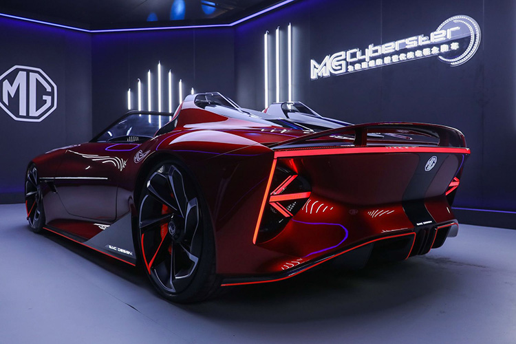 MG Cyberster вид сзади