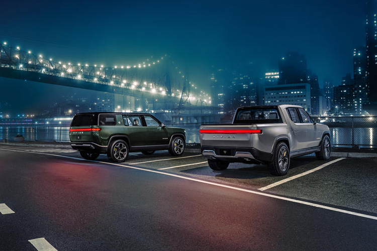 Rivian R1T R1S город ночью