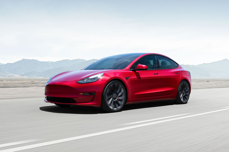 Tesla Model 3 2021 красная
