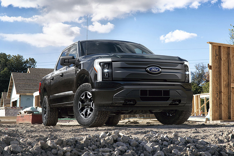 Ford F-150 Lightning Pro вид спереди