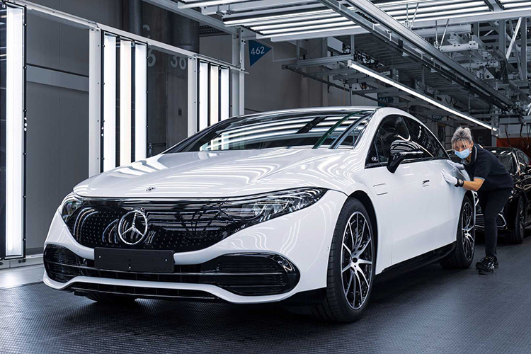 Mercedes EQS конвейер