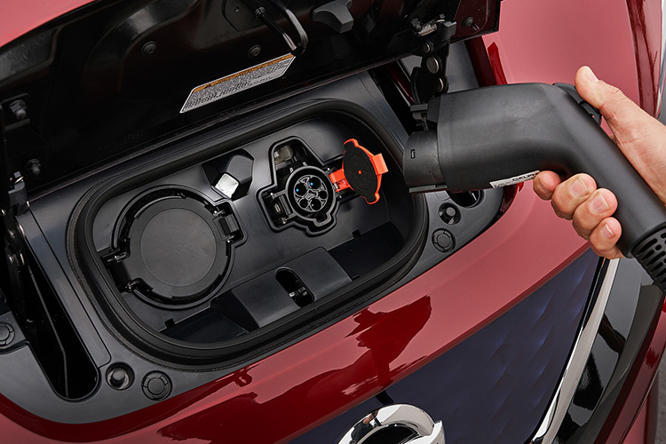 Nissan Leaf зарядный порт