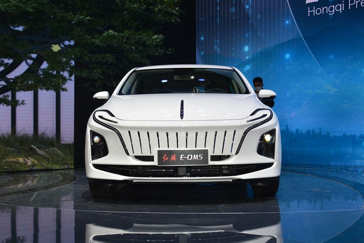 Hongqi E-QM5