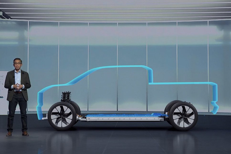 Майк Левин твит с фотографией младшего электропикапа Ford