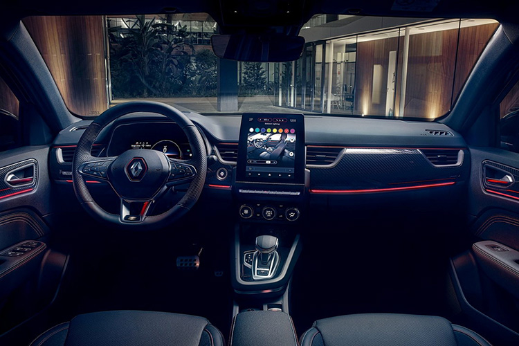 Renault Arkana Hybrid RS line приборная панель