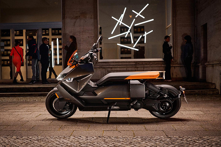 BMW выпустил электрический скутер CE 04