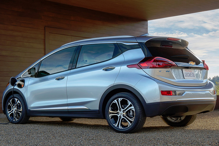 Chevrolet Bolt вид сзади
