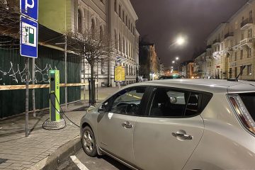 Электрозаправка на ул. Карла Маркса в Минске Nissan Leaf