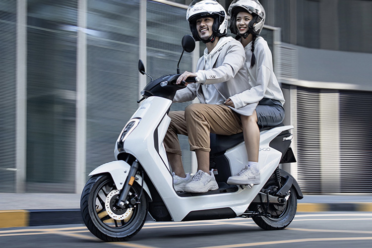 электрический скутер Honda U-Go