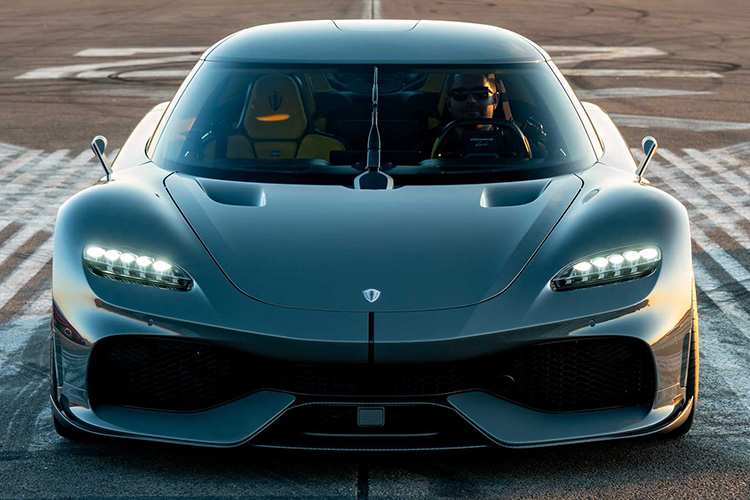 Koenigsegg Gemera вид спереди