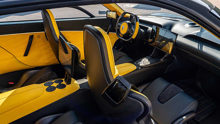 Koenigsegg Gemera интерьер