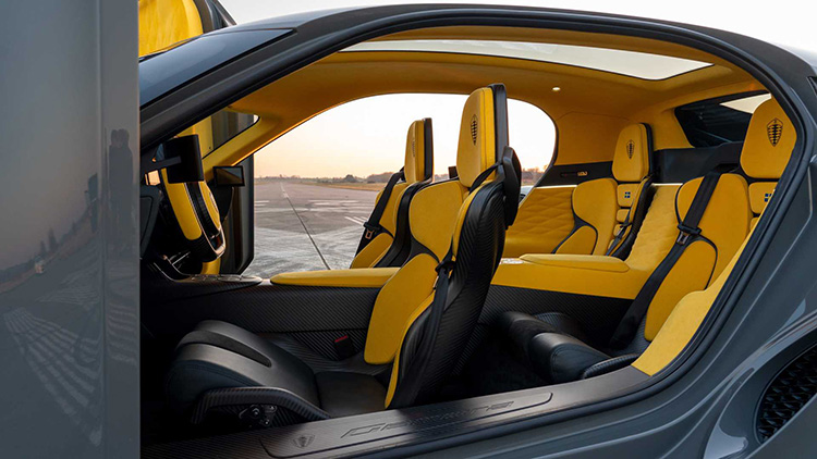 Koenigsegg Gemera сиденья