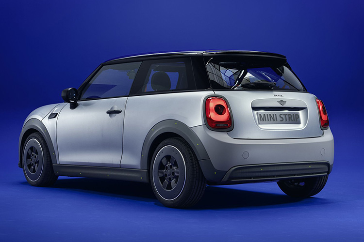 Mini Cooper SE Strip вид сзади