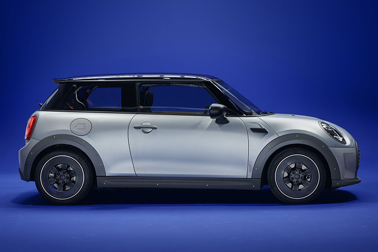 Mini Cooper SE Strip вид сбоку