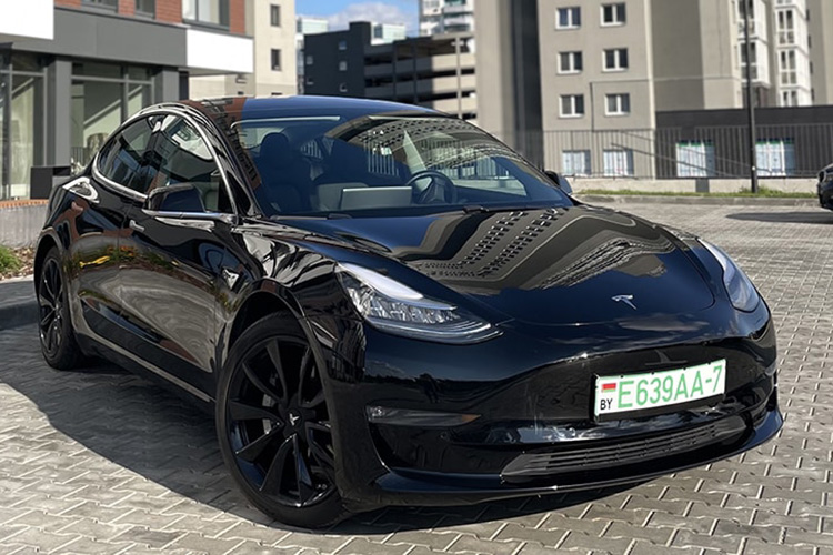 каршеринг Hello Tesla Model 3 без оклейки