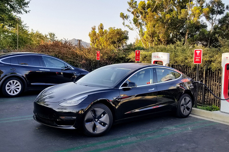 Tesla Model 3 Supercharger