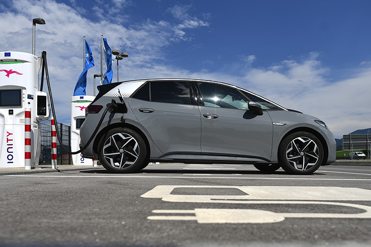 Volkswagen ID.3 на станции Ionity